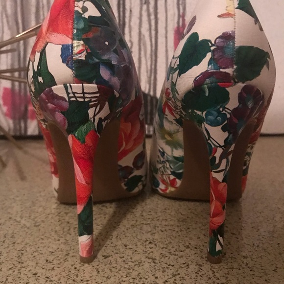 Hot Tomato High Heels - Picture 4 of 6